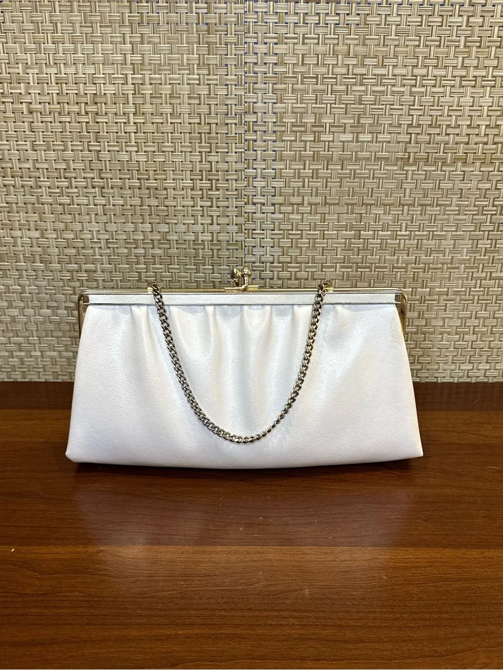 VTG 1950s-60s Andé White Faux Leather Clutch Kiss Lock Mid Century Evening Bag